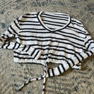 Aeropostale stripped long sleeve Vneck too small